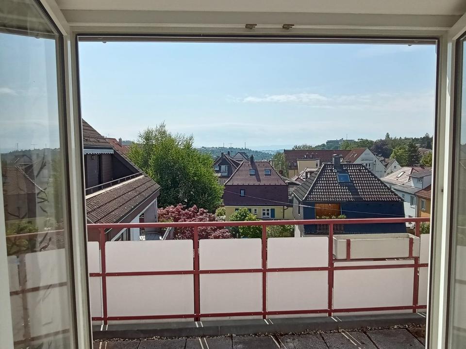 Thumbnail-2-Zi DG-Wohnung mit Balkon und EBK in EsslingenWäldenbronn