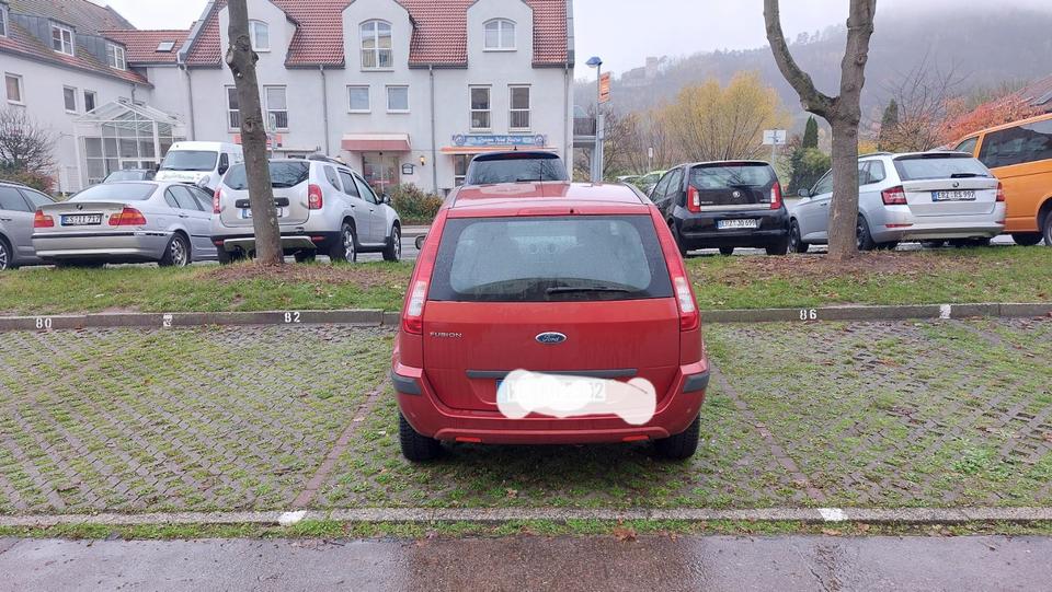 Thumbnail-GESICHERTER AUßENSTELLPLATZ+PÖLLER+FERNBEDIENG.Nähe KLINIKUMI !