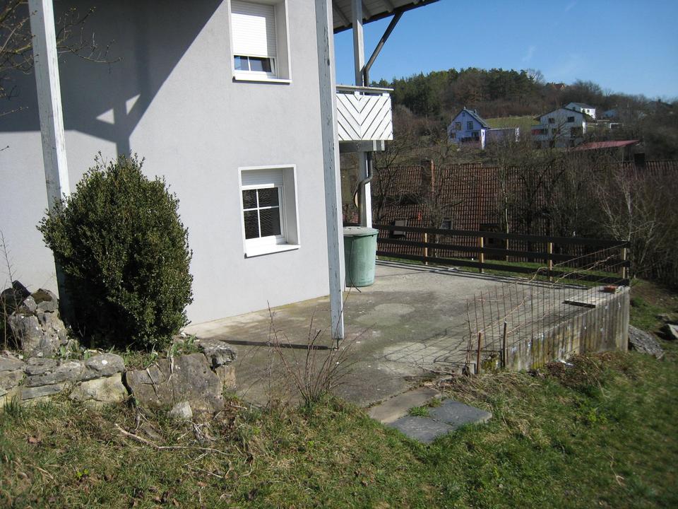 Thumbnail-Helle 3-Zimmer-Wohnung in Dreifamilienhaus Nähe Bad Neustadt