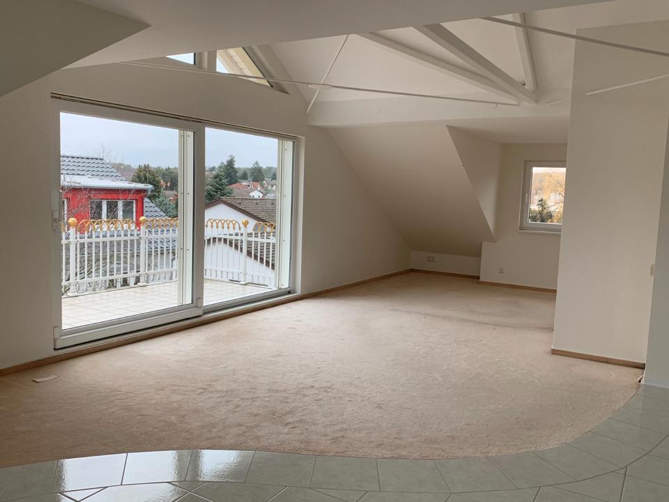 Thumbnail-Helle, großräumige 3-Zimmer Dachgeschoss-Wohnung