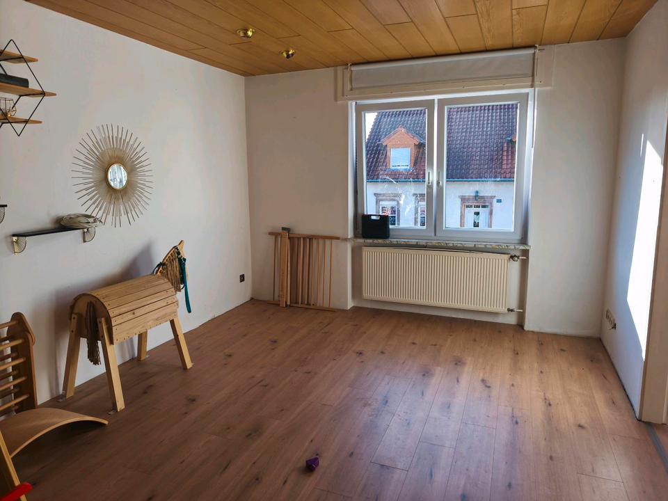 Thumbnail-Großzügiges Wohnglück auf zwei Etagen: 5 ZKB mit Garten & Stellpl