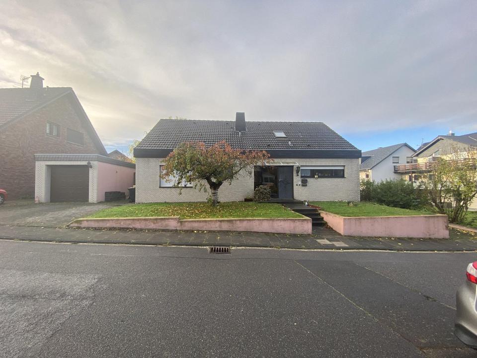 Thumbnail-Exklusives Einfamilienhaus ,7 Zimmern Schwimmbad und Wintergarten