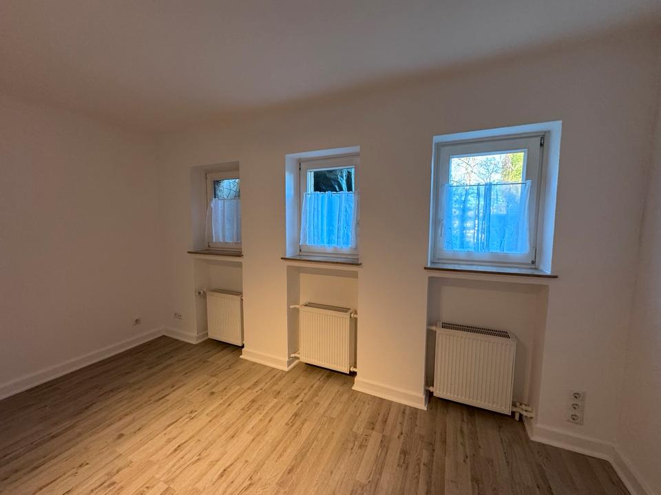 Thumbnail-Frisch renovierte 2-Zimmer Souterrain-Anliegerwohnung