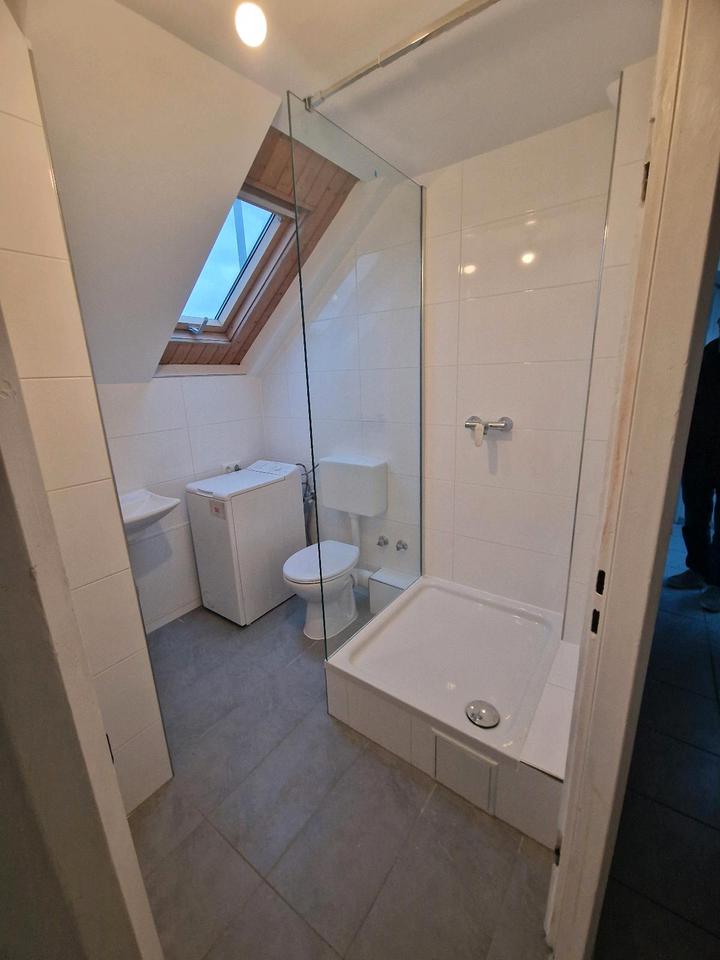 Thumbnail-Kleine Möblierte 2 Zimmer Wohnung Dachgeschoss in Nied