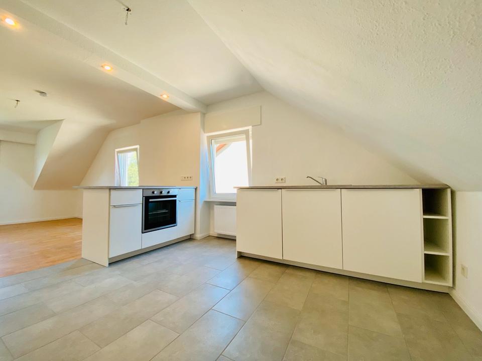 Thumbnail-Schöne 2-Zimmer-Dachgeschosswohnung mit Einbauküche in Wadgassen