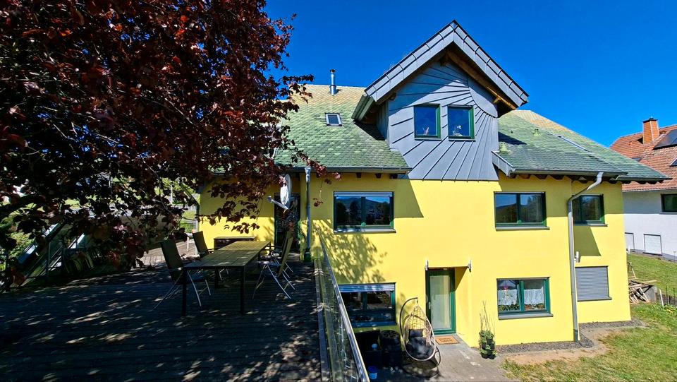 Thumbnail-Drei Wohnhäusern mit zwei Hallen, vier Garagen, 6 Caports