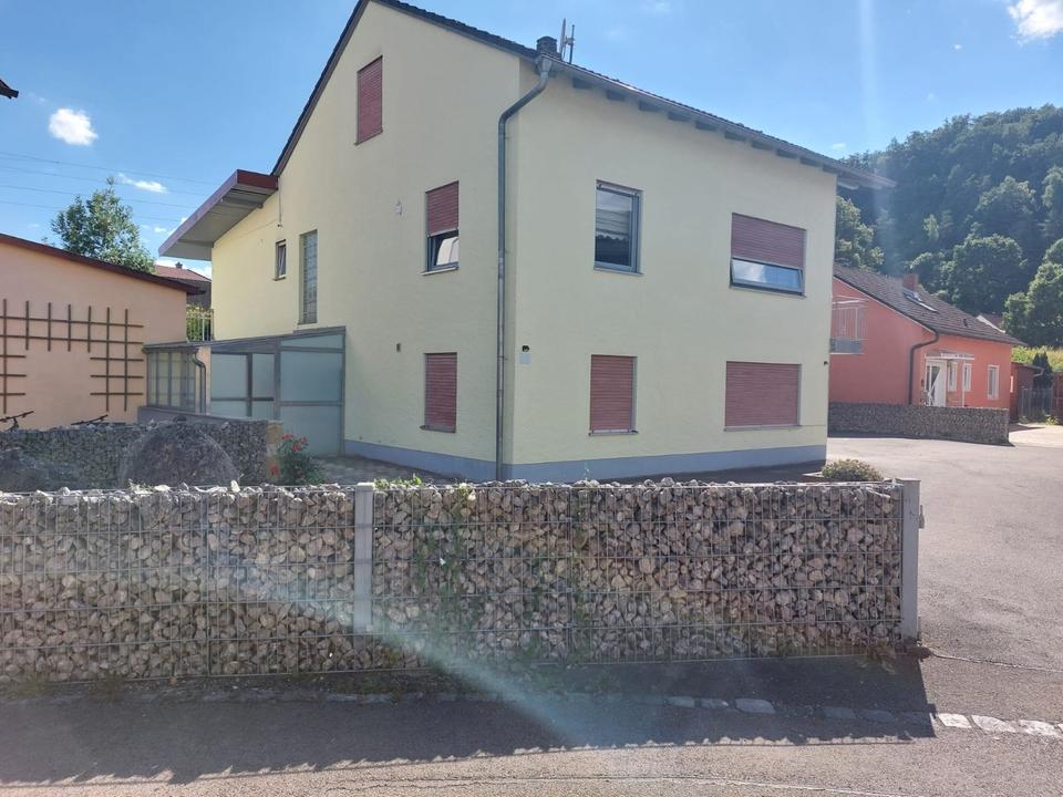 Thumbnail-Sehr gepflegtes 2-Familienhaus mit Pool in Dollnstein zu verkaufe