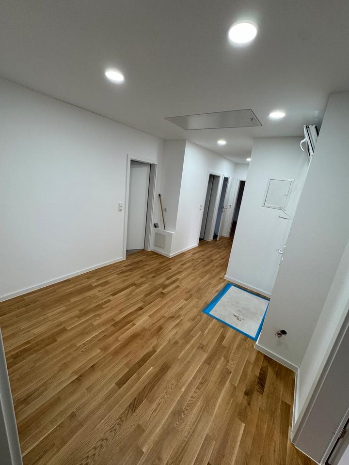 Thumbnail-Große Wohnung 4 ZKB und Gästebad HWR und Balkon