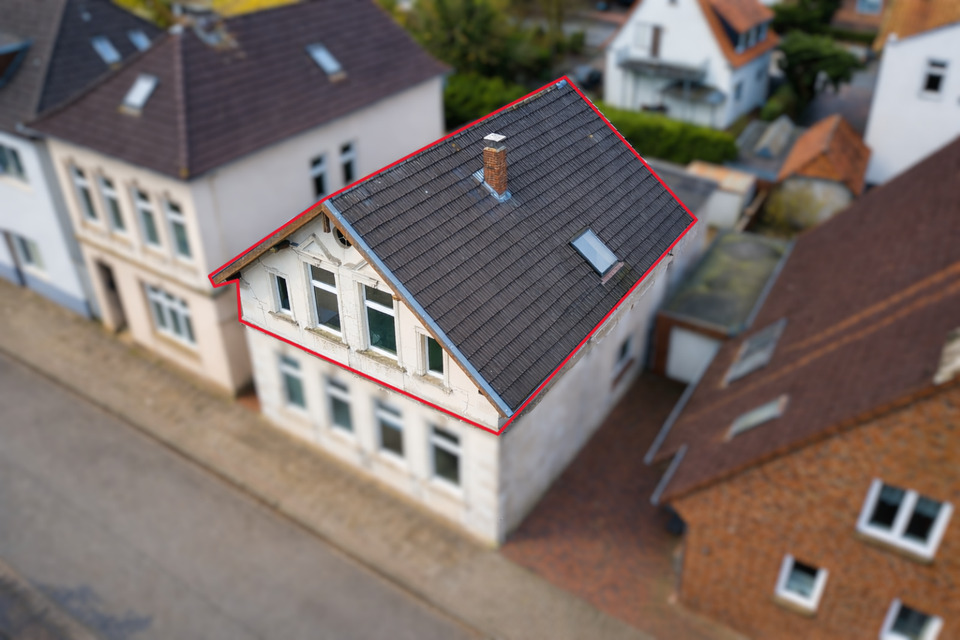 Thumbnail-Charmante Dachgeschosswohnung mit 5 Zimmern und besonderem Altbauflair in Brake