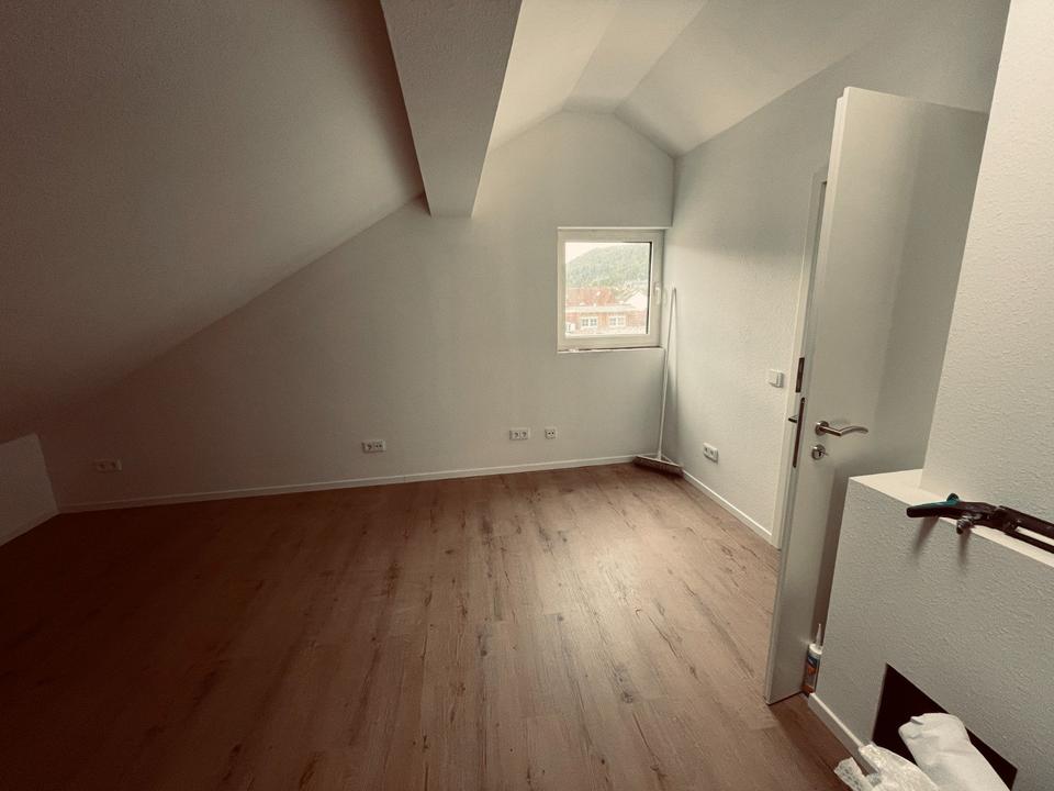 Thumbnail-Helle 1-Zimmer Dachgeschosswohnung in Kelkheim-Fischbach – ruhig