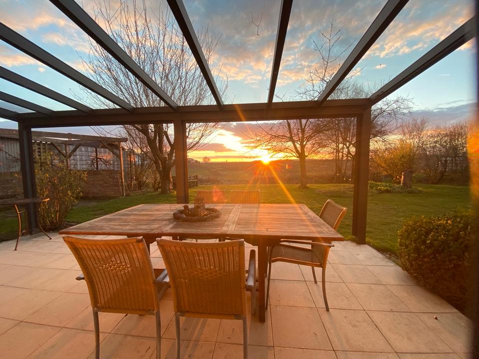 Thumbnail-Feldrandlage &Sonnenuntergang, 224 qm mit PV und Einliegeroption