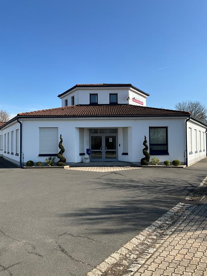 Thumbnail-Büro Praxis Hallengebäude in Tirschenreuth zu vermieten