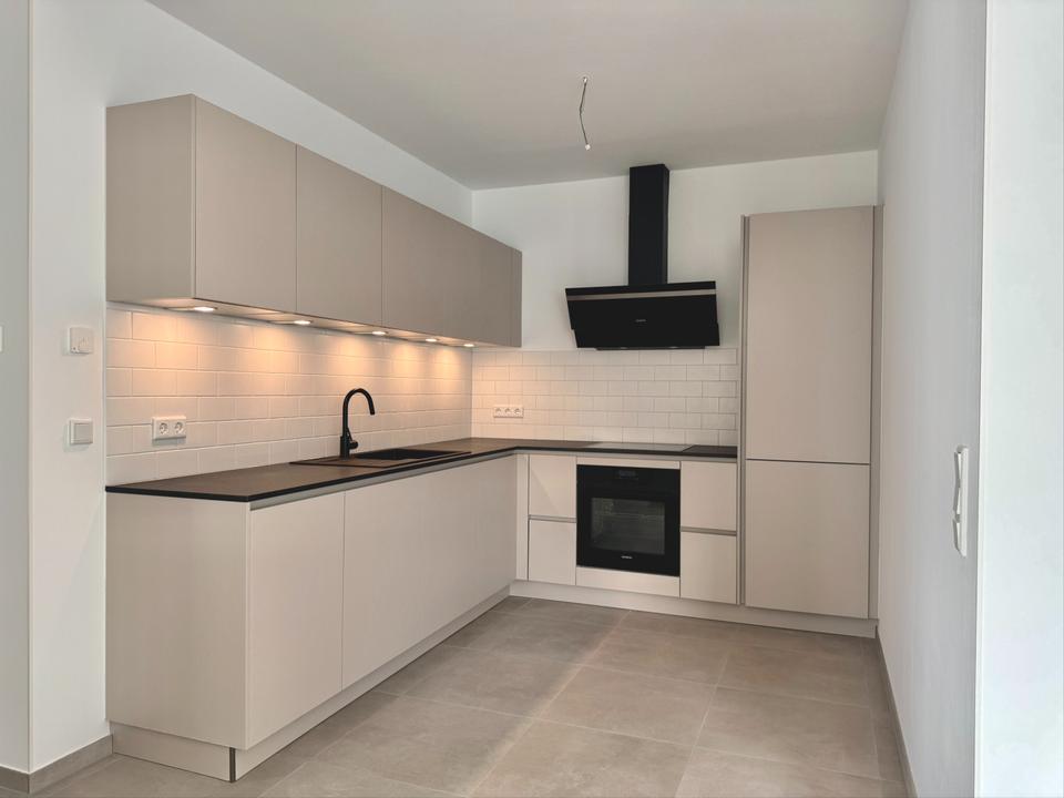 Thumbnail-Großzügige Zwei-Zimmer-Penthouse-Wohnung mit hochwertiger Einbauküche und Aufzug