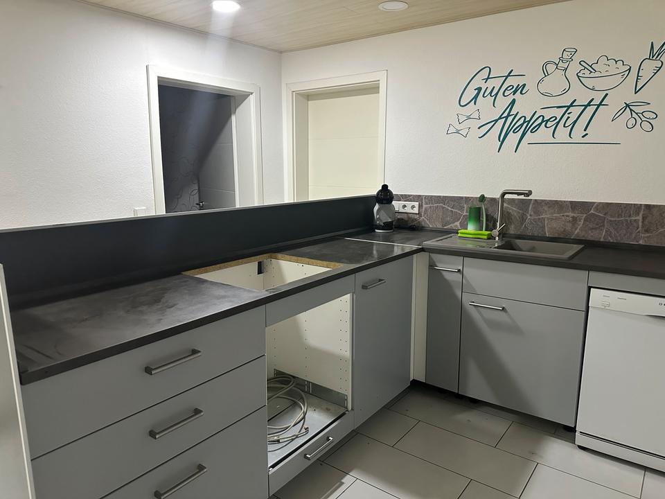 Thumbnail-Großzügige 3 Zimmer Wohnung mit Balkon, Terrasse und Stellplätzen