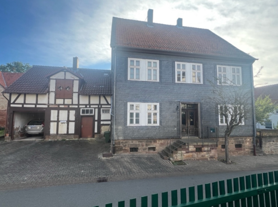 Thumbnail-Ehemaliges Pfarrhaus in Bad Arolsen-Helsen zu verkaufen