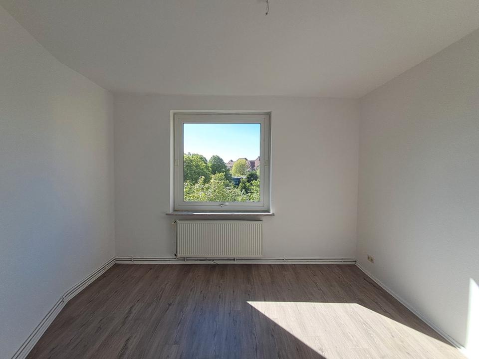 Thumbnail-Anfragen NUR per E-Mail. Über den Dächern Bremerhavens – 3-Zimmer-Wohnung im 4. OG mit Balkon.