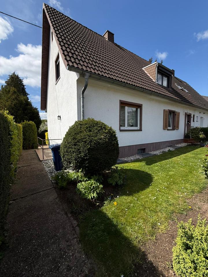Thumbnail-Charmante, provisonsfreie DHH mit Potenzial, ELW und Garten