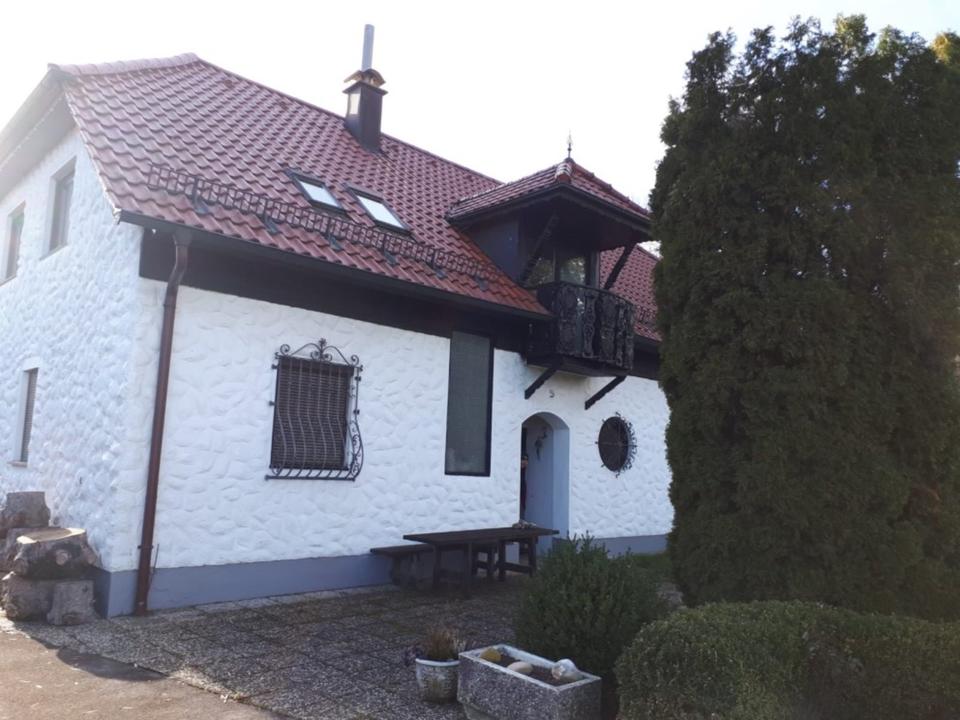 Thumbnail-Fast Alleinlage Haus mit Halle und großem Grundstück