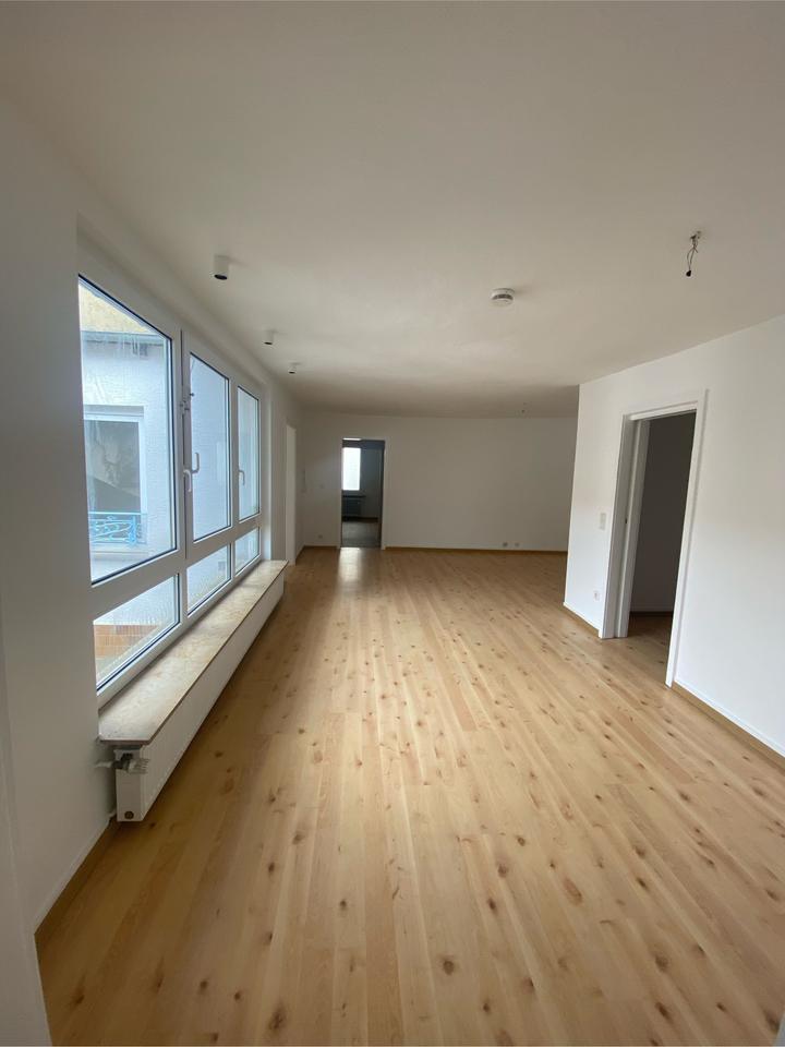 Thumbnail-City-Wohnung in Bad Kreuznach : 5-Zimmer-Küche-Bad mit Balkon - frisch renoviert