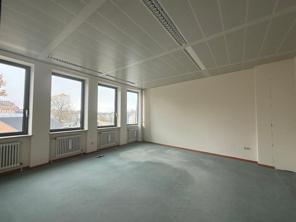 Thumbnail-Barrierefrei mit Aufzug: Bürofläche in zentraler Lage in Selb (ca. 400 m²) – 1. OG – Tiefgarage
