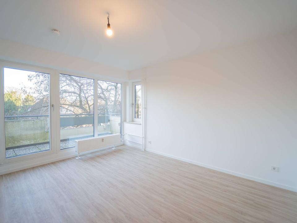 Thumbnail-**FRISCH SANIERT** Große 2-Zimmer-Wohnung mit BALKON und EBK