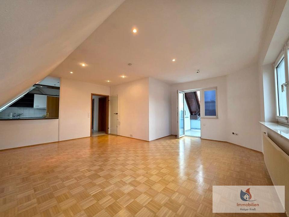 Thumbnail-Großzügig wohnen - 2 Zimmer Maisonette - Etagenwohnung in Hanau Steinheim mit Balkon und Garage