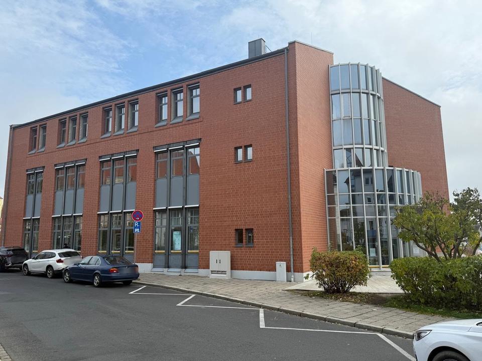 Thumbnail-Gewerbeflächen in zentraler Lage – Gesamtfl. ca. 230 m² – 2. OG – barrierefrei mit Aufzug & Tiefgarage