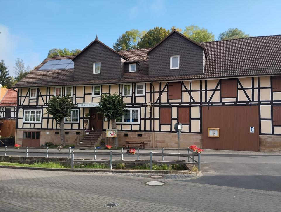 Thumbnail-Mehrfamilienhaus mit Zimmern, Gastro und Wohnungen