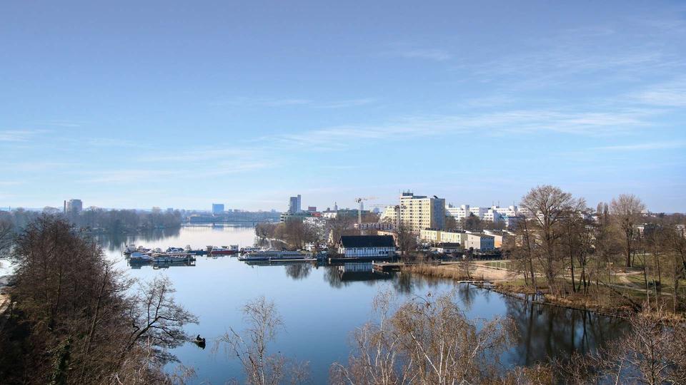 Thumbnail-Traumhafte Wohnung am Wasser: 2 Zimmer mit Balkon