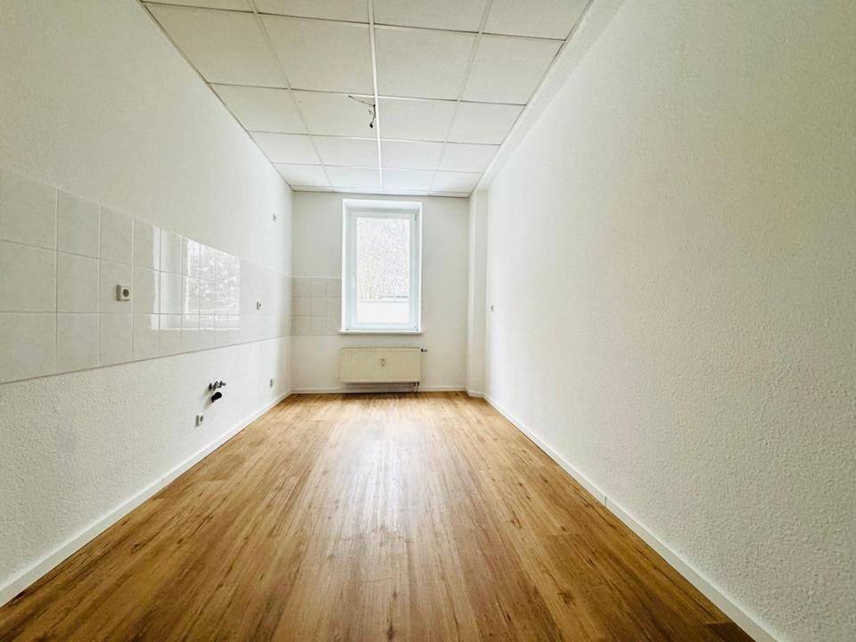 Thumbnail-top 1 Raum Wohnung mit viel Platz ***TOP*** saniert; zentral in Anger-Crottendorf