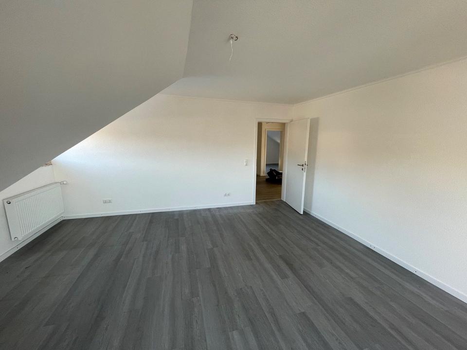 Thumbnail-4,5 Zimmer Wohnung mit Balkon in Bischoffen-Oberweidbach