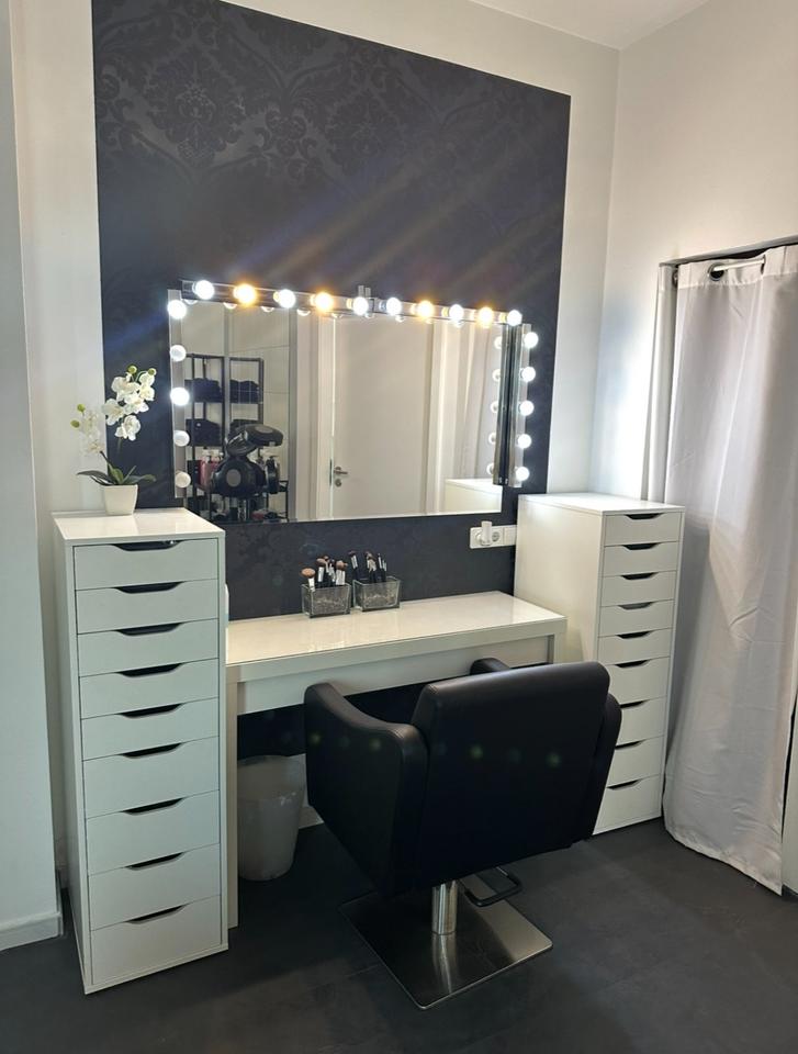Thumbnail-Make-Up Artist Visagistin Schminkplatz frei zur Untermiete