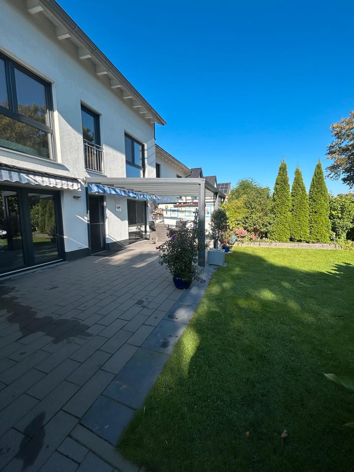 Thumbnail-Moderne EG-Wohnung mit eigenem Garten, Terrasse & Garage -