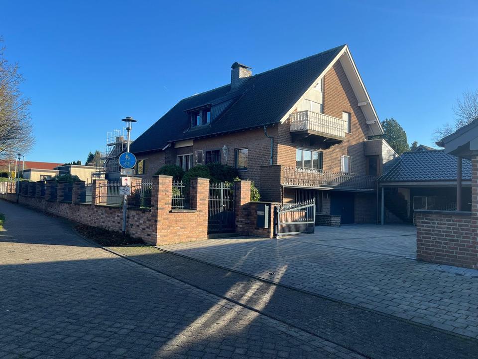 Thumbnail-Besonderes, individuelles Ein-Zweifamilienhaus, Glasgarage