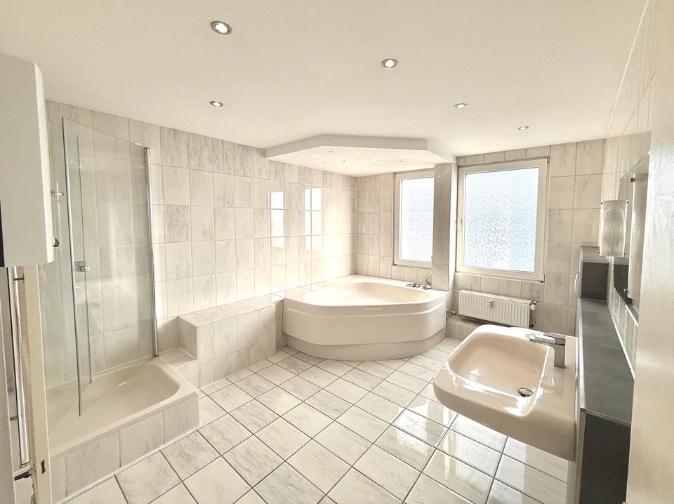 Thumbnail-Große 4,5-Zimmer-Wohnung mit Balkon in Essen-Dellwig
