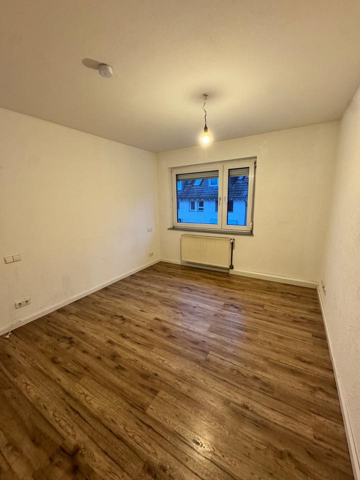Thumbnail-Helle 2-Zimmer-Wohnung mit Balkon in Stuttgart-Degerloch mit EBK