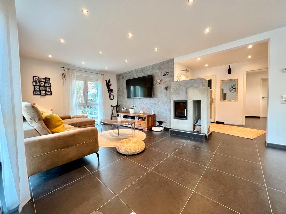 Thumbnail-Freistehendes Einfamilienhaus mit ELW Garage und Scheune