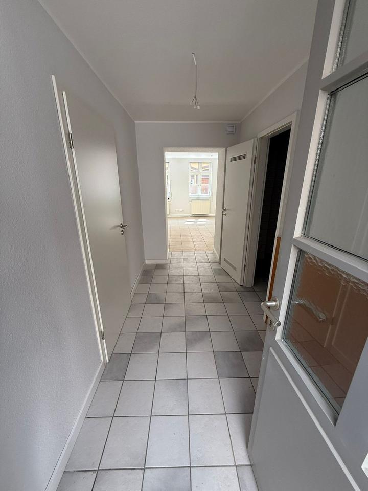 Thumbnail-Frisch sanierte 3-Zi.-Whg. in zentraler Lage