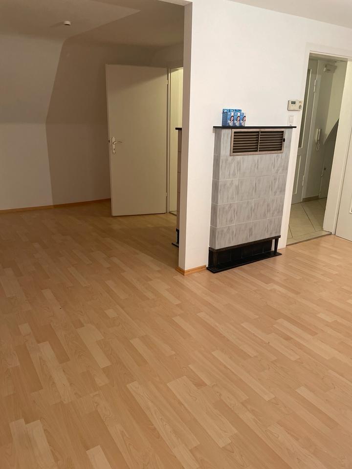 Thumbnail-Helle 3-Zimmer-Wohnung im Dachgeschoss mit Blick ins Grüne