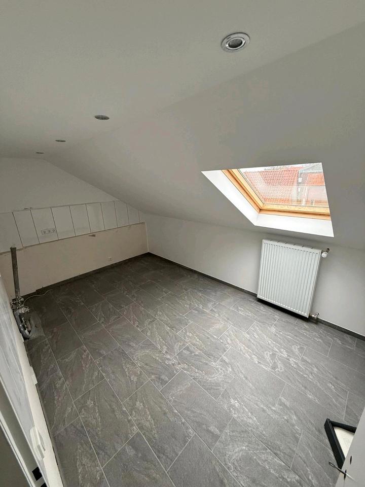 Thumbnail-Großzügig, kernsanierte Dachgeschoßwhg ab sofort zu vermieten