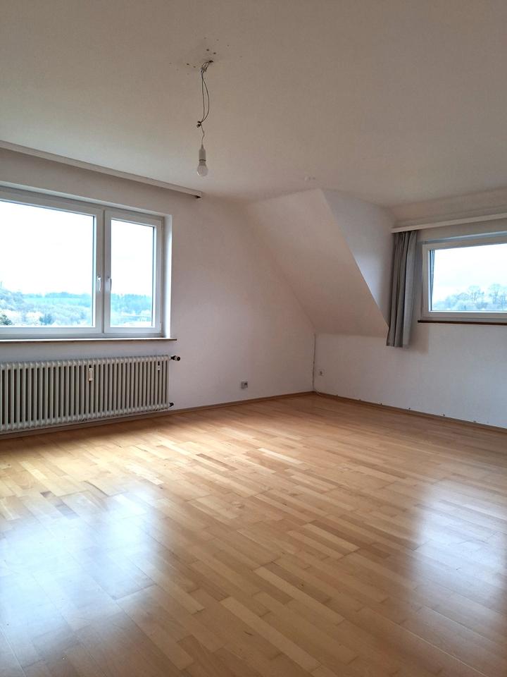 Thumbnail-Charmante 2,5-Zimmer-Dachgeschosswohnung mit Loggia und Burgblick in ruhiger Lage von Hüttlingen