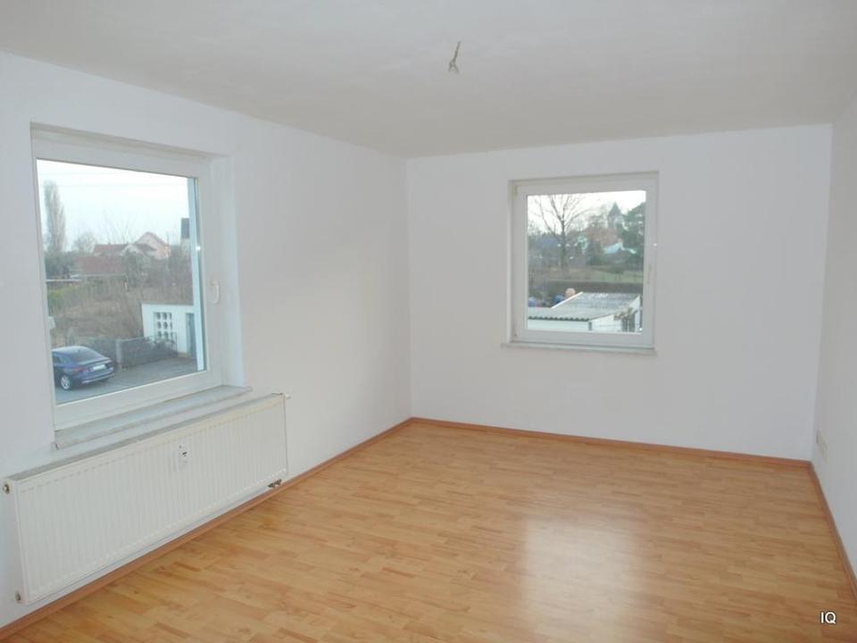 Thumbnail-Helle 2-Zimmer-Wohnung in RÖDERAU mit Laminatboden, Essküche & Bad mit Dusche