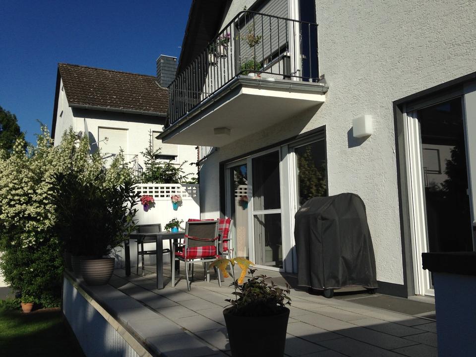 Thumbnail-Luxussanierte 100 qm EG-Wohnung mit Garage und kleinem Garten