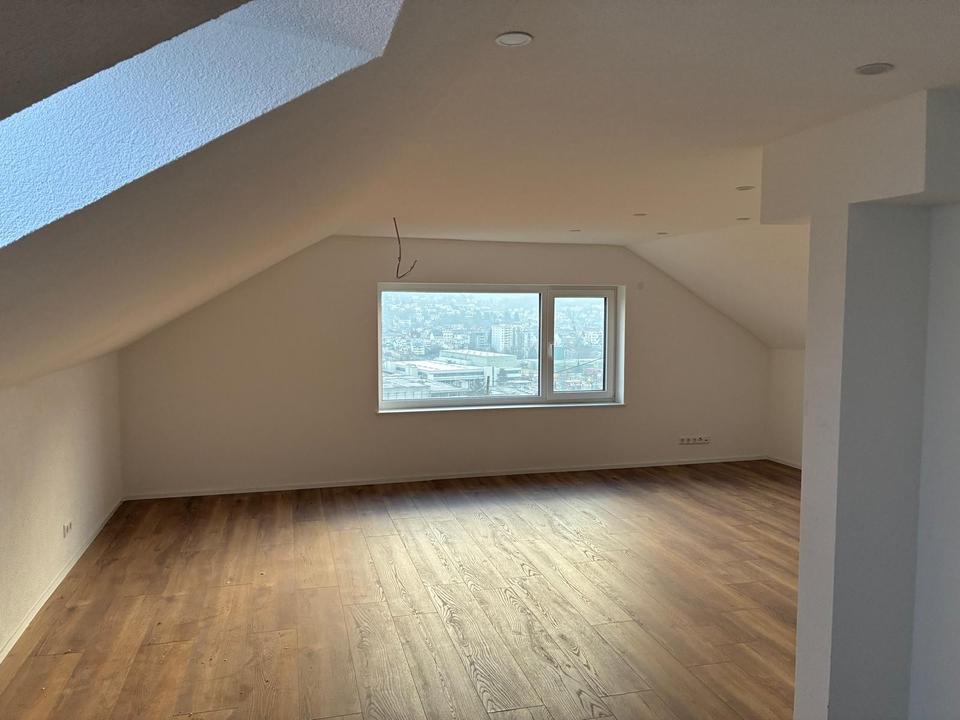 Thumbnail-Charmante 3-Zimmer Dachgeschosswohnung inkl. Gartenanteil