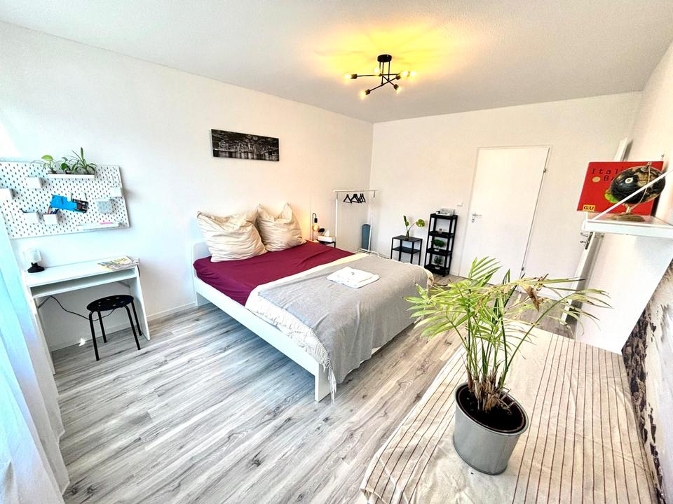 Thumbnail-3-Zi.-Gartenwohnung: Renoviert, teilmöbliert, EBK, Balkon, Stpl.