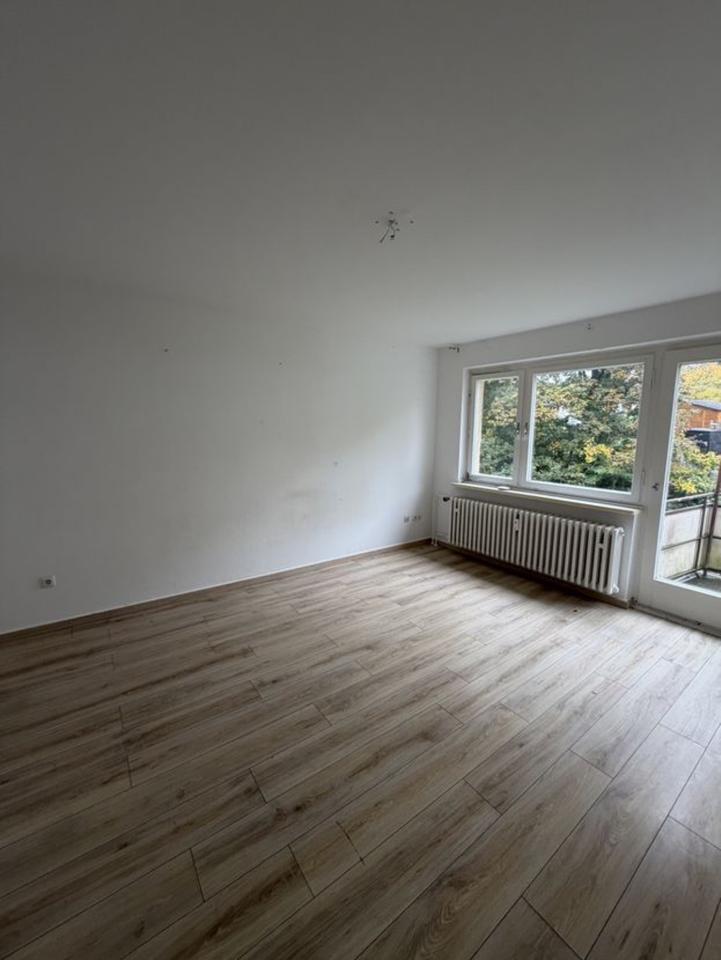 Thumbnail-Schöne, helle 2-Zimmer-Wohnung im Grünen – mit Balkon und Keller