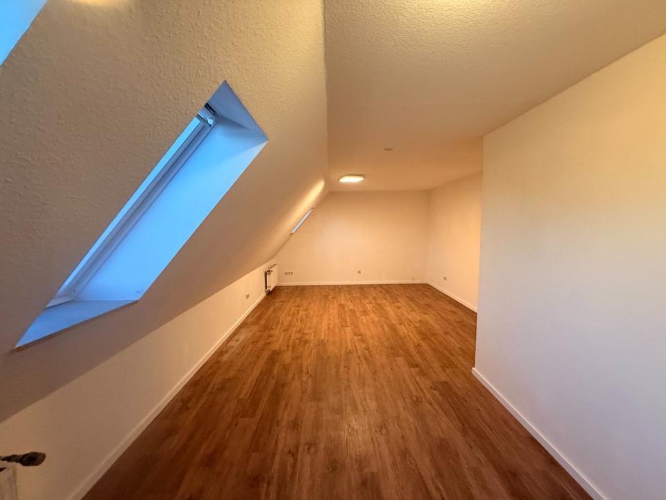 Thumbnail-Kernsanierte 2-Zimmer-DG-Wohnung (76 m²) in Preußisch Oldendorf