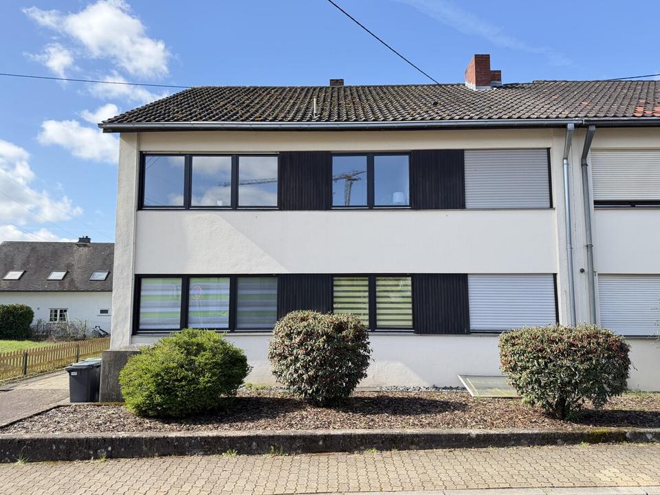 Thumbnail-Anfragen Stopp- Großzügige Erdgeschoss-Wohnung mit Terrasse & Garten in begehrter Lage von Merzig