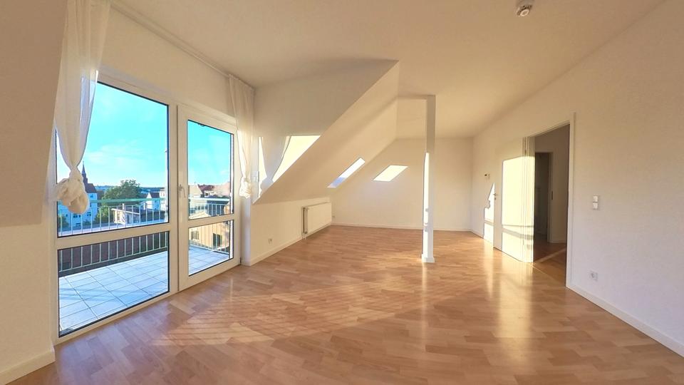 Thumbnail-Helle 2-Raum Wohnung (EBK, Balkon, Stellplatz, Keller)