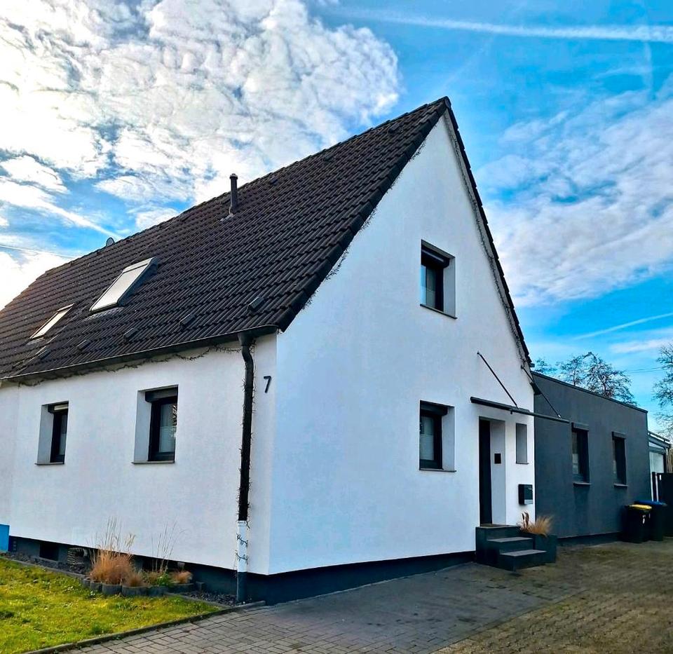 Thumbnail-Doppelhaushälfte mit Wintergarten, Garten & Terasse